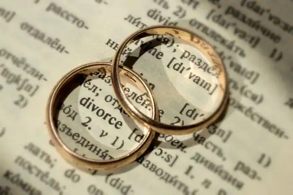Image of rings removed before divorce mediation Driffield