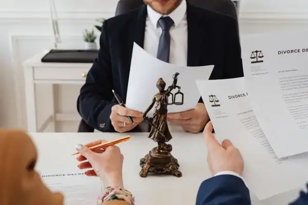 our fees Driffield from EH Mediation - image of couple in joint mediation meeting